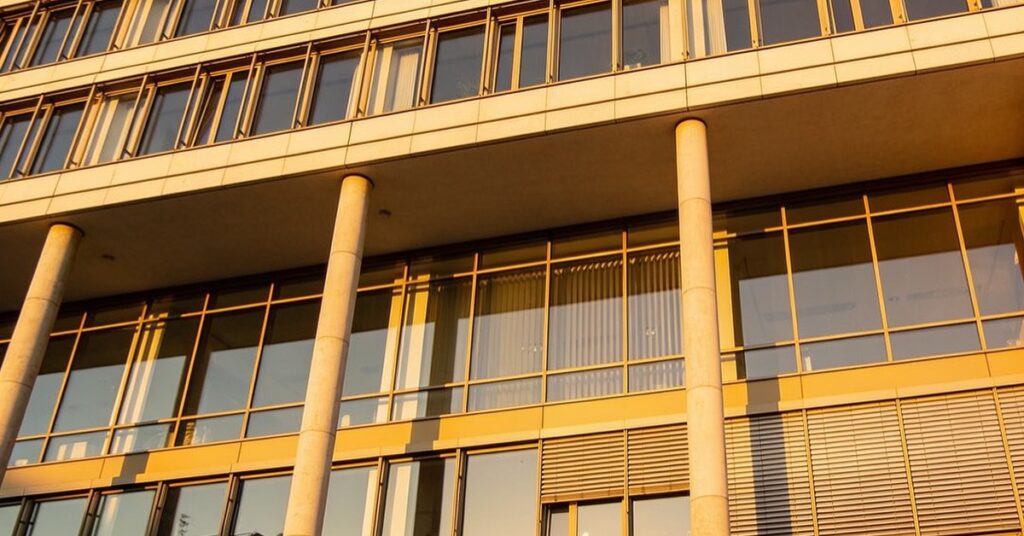 Ernst Reuter Platz 8: Alle Infos zum Standort in Berlin